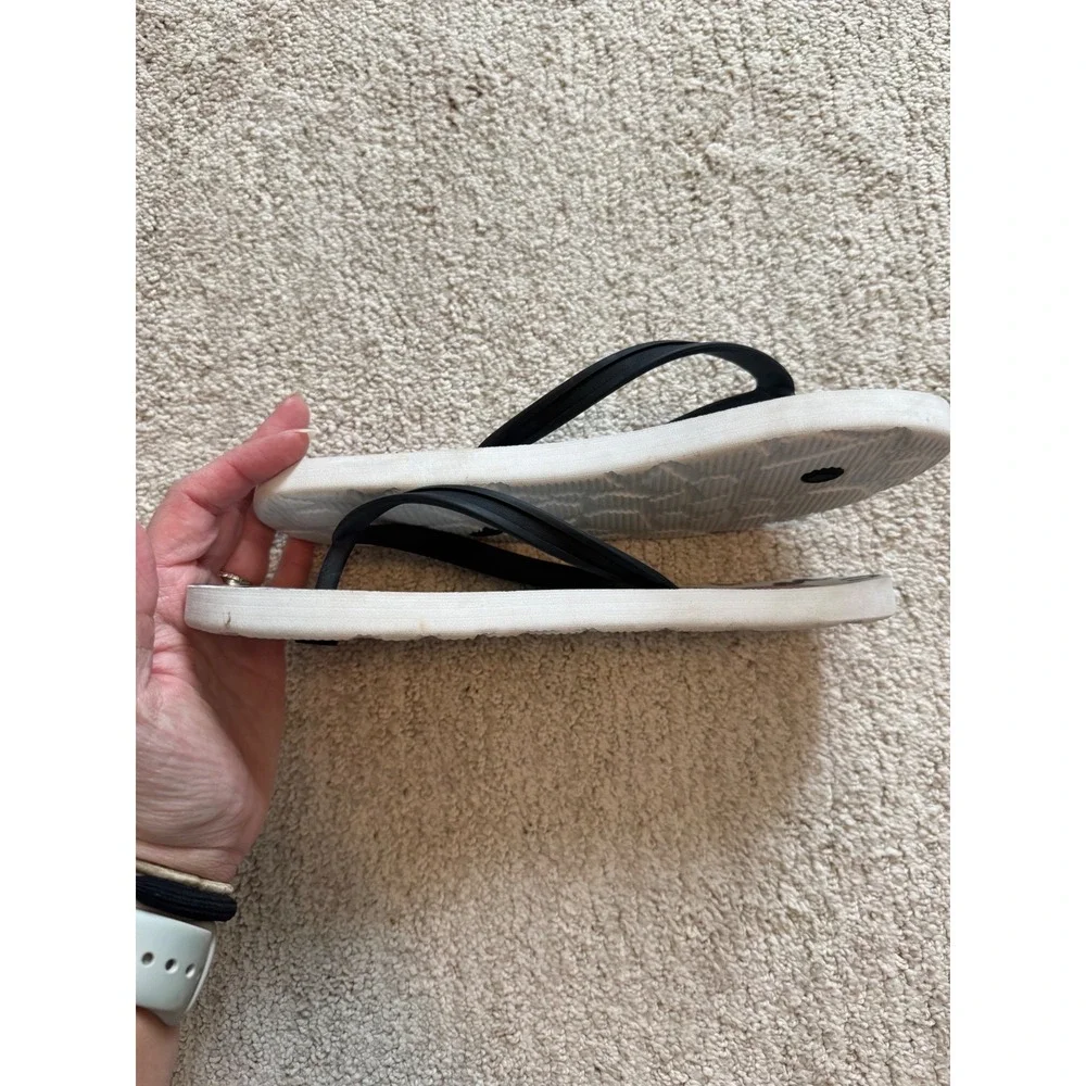 Volcom White Flip Flops with‎ Repeating Logo Print Women's Size 6.5 – Pre-Owned